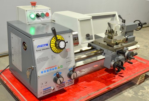 Станок токарно-винторезный Turner 250x500G