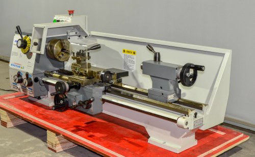 Станок токарно-винторезный Turner 250x700GN