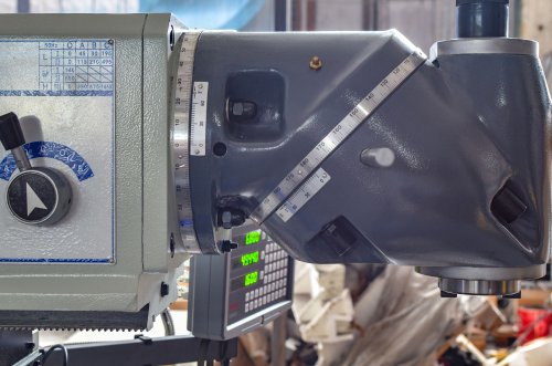 Станок универсально-фрезерный UF100