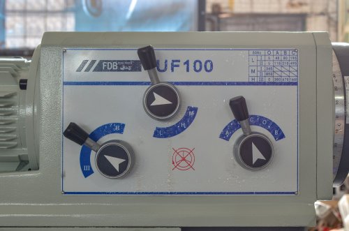 Станок универсально-фрезерный UF100