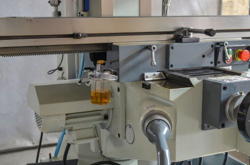 Станок универсально-фрезерный UF100