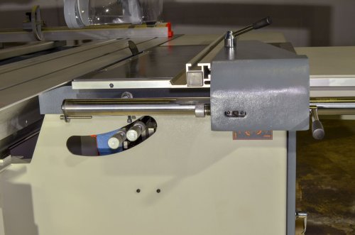 Верстат форматно-розкроювальний FDB Maschinen MJ6132TS