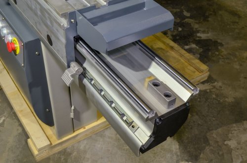 Верстат форматно-розкроювальний FDB Maschinen MJ6132TS