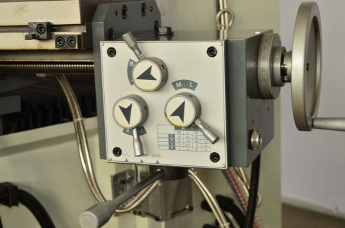 Универсально-фрезерный станок FDB Maschinen TMM110W