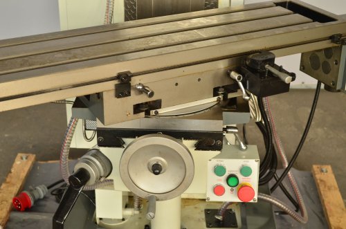 Универсально-фрезерный станок FDB Maschinen TMM110W