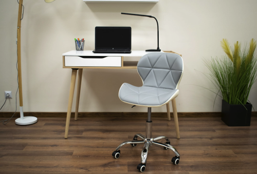 Офисное кресло Leobert Avola серо-белый